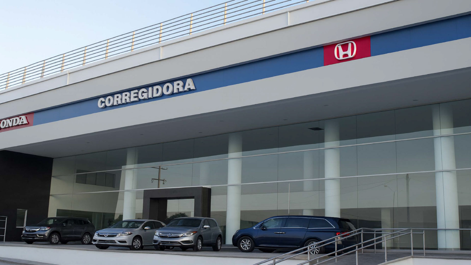 Honda Agencia Automotriz Corregidora — estructura metálica comercial fabricada por Jaza Ingeniería, Querétaro México