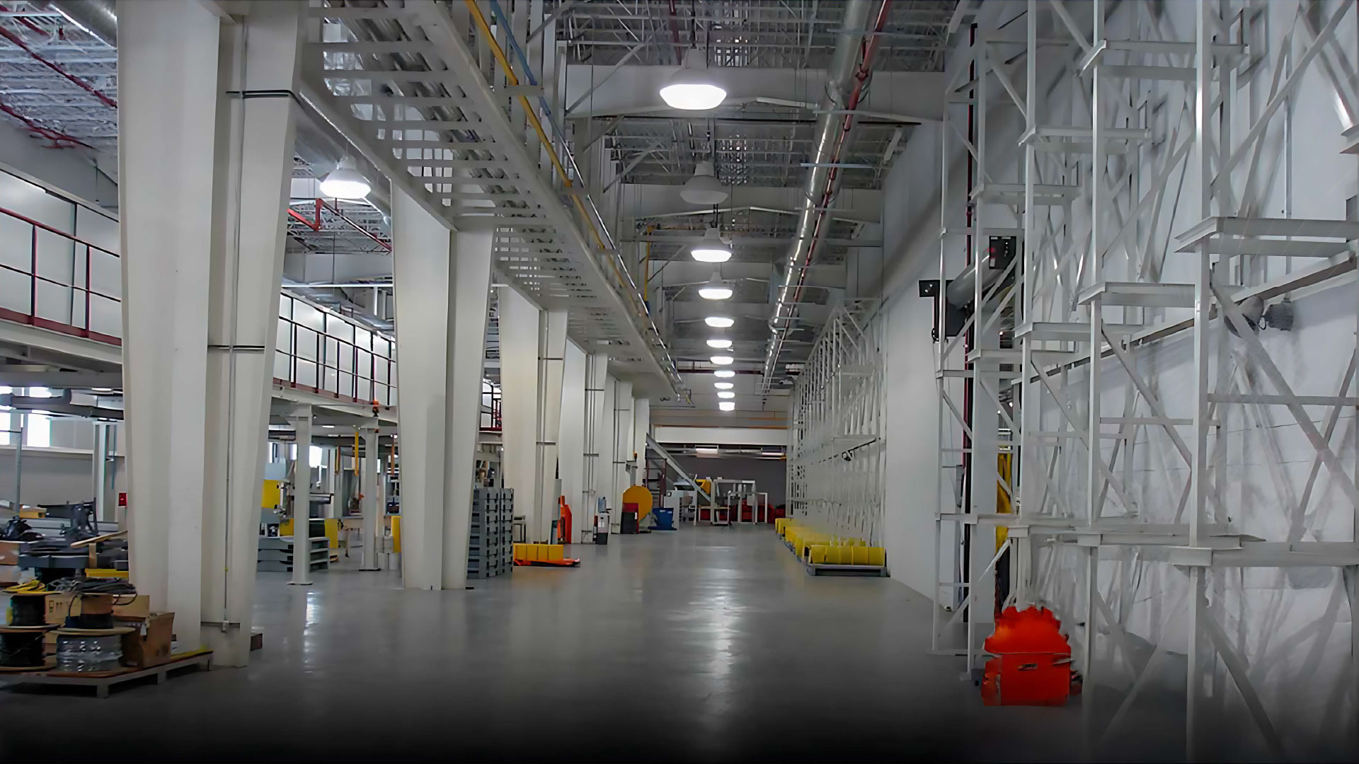 Michelin Planta de Renovado — nave industrial de acero con oficinas, fabricación AISC certificada por Jaza Ingeniería, Querétaro