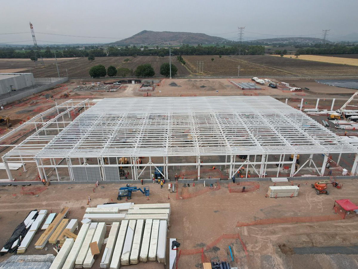 Microsoft Querétaro Data Center QRO 02 — estructura de acero para data center fabricada por Jaza Ingeniería, certificación AISC